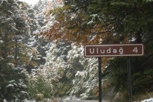 Uludağ'a sezonun ilk karı yağdı