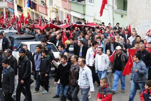 Gemlik'te şehitler i&ccedil;in anma y&uuml;r&uuml;y&uuml;ş&uuml;