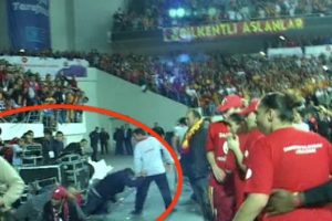 Galatasaray'ın trib&uuml;n&uuml; b&ouml;yle &ccedil;&ouml;kt&uuml;
