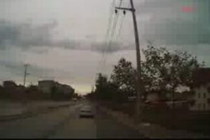 Halk otob&uuml;s&uuml;n&uuml; taşladılar