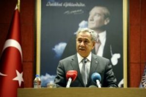 B&uuml;lent Arın&ccedil;: Atat&uuml;rk gibi bir lidere siyaset sahnesinde rastlamak zordur