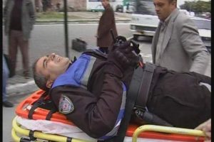 Yaralı polisin g&ouml;rev aşkı: Merkez ambulanstayım!