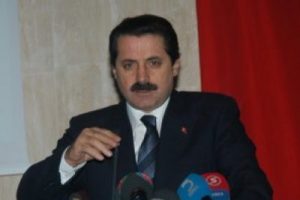Bakan &Ccedil;elik: Onlar insansa biz neyiz?