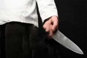 Hırsızlar ka&ccedil;arken yolda bir kişiyi bı&ccedil;akladılar