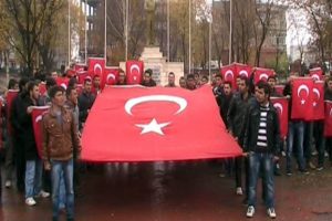 T&uuml;rkiye sokaklara d&ouml;k&uuml;ld&uuml;