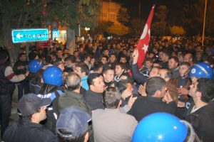 Ter&ouml;re en sert tepki Yenişehir'den