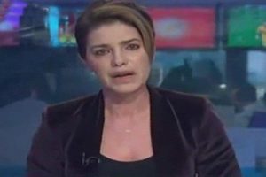 Spiker canlı yayında g&ouml;zyaşlarına boğuldu