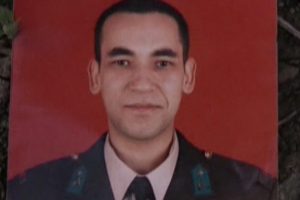 Şehit Asteğmenin k&ouml;y&uuml; yasta