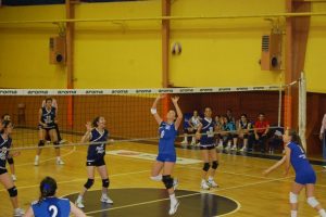 Voleybol ma&ccedil;ında ter&ouml;re lanet yağdı