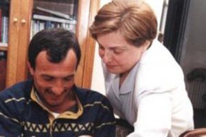 8 yıl sonra o da eşinin yanına gitti