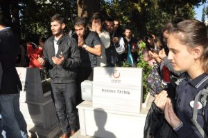 İneg&ouml;l'de 5 bin kişi şehitlere saygı i&ccedil;in y&uuml;r&uuml;d&uuml;