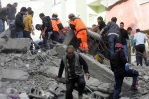 Van Y&uuml;z&uuml;nc&uuml; Yıl &Uuml;niversitesi'nde eğitime ara