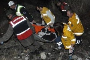 Kars'ta &ouml;ğrenci servisi kaza yaptı 8 &ouml;l&uuml;