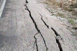 Deprem sonrası karayolu bu hale geldi