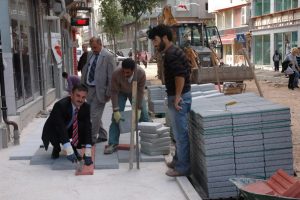 Kaldırımlar g&ouml;rme engellilere yol g&ouml;sterecek