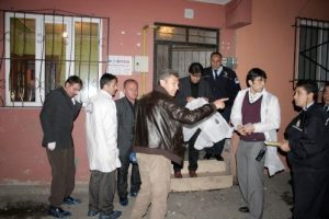 Ayrılmak isteyen eşini 26 yerinden bı&ccedil;aklayıp boğazını keserek &ouml;ld&uuml;rd&uuml;