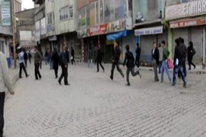Y&uuml;ksekova'da deprem paniği