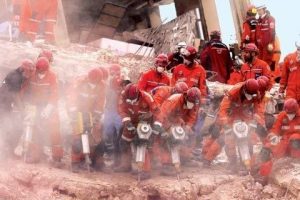 Yemeden &ouml;nce uğraştılar,185 kişiyi kurtardılar
