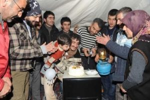 Tek doğum g&uuml;n&uuml; s&uuml;s&uuml; ameliyat eldiveninden balon