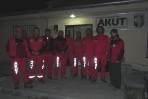 Akut bursa ekibi enkazdan 14 kişiyi canlı olarak &ccedil;ıkardı