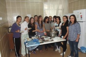 Kız yurdunda pilav g&uuml;n&uuml;
