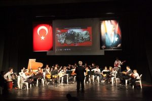 Nil&uuml;fer'in dev m&uuml;zik ordusundan Cumhuriyet Konseri