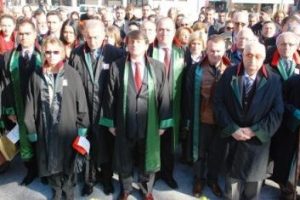 Bursalı avukatlar Cumhuriyet i&ccedil;in y&uuml;r&uuml;d&uuml;