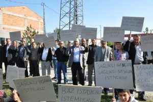 Belde halkı ayaklandı: Baz istasyonundan kanser olduk