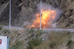 Bomba y&uuml;kl&uuml; katırın y&uuml;k&uuml; b&ouml;yle patlatıldı