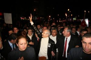 Cumhuriyet Y&uuml;r&uuml;y&uuml;ş&uuml;'nde Kılı&ccedil;daroğlu izdihamı