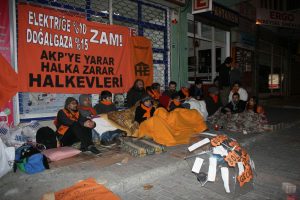 Elektrik ve doğalgaz zamlarına 24 saatlik protesto