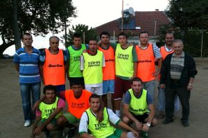 Yaşlı futbolcular gen&ccedil;lere taş &ccedil;ıkarttı