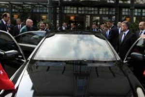 Cumhurbaşkanı G&uuml;l direksiyon başına ge&ccedil;ti