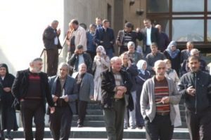 Yaş b&uuml;y&uuml;tme skandalı 69 kişiyi ağır cezalık etti