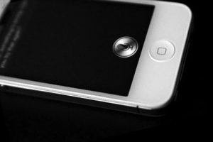 iPhone 4S'in en &ouml;nemli &ouml;zelliği sayılan Siri servisi &ccedil;&ouml;kt&uuml;