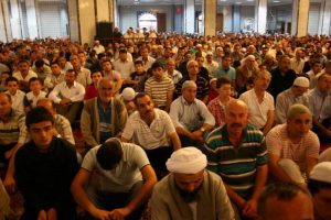 Bayram namazında camiler doldu taştı