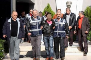 Yargıtay milyon dolarlık hırsızlara verilen hapis cezasını bozdu
