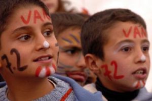 Depremin şiddetini &ccedil;ocukların y&uuml;z&uuml;ne yazdılar
