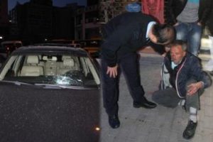 100 bin liralık cipin camını kırınca dayak yedi