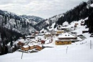 Rize'de Ayder Yaylası'na kar yağdı
