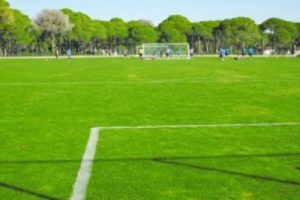 Kalp krizi ge&ccedil;iren futbolcu &ouml;ld&uuml;
