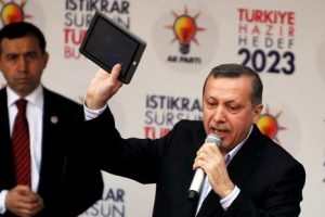 &Ouml;ğrenciler tablet bilgisayarlarını sattı!