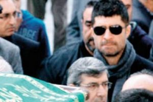&Ouml;zcan Deniz'den anneanne'ye son g&ouml;rev