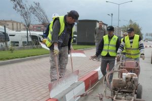 İneg&ouml;l kırmızı beyaza boyanıyor