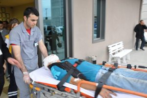 Kazana attığı ila&ccedil; t&uuml;p&uuml; patladı y&uuml;z&uuml; tanınmaz hale geldi
