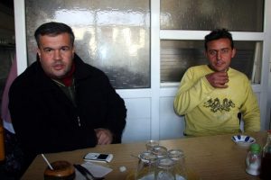 İş bulmak i&ccedil;in geldi, parasız kalınca elektrik direğine &ccedil;ıktı