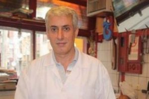 Mahalleli kadınlardan kasaba 'veresiye' plaketi