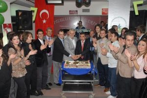 Tiyatroda davul zurnalı sezon a&ccedil;ılışı