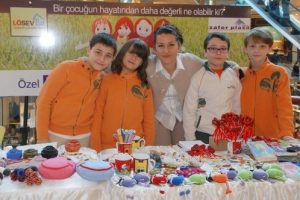 K&uuml;lt&uuml;rl&uuml; &ouml;ğrencilerden l&ouml;semili &ccedil;ocuklara destek