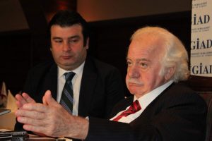 Ahmet Mete Işıkara'dan okullar ge&ccedil; a&ccedil;ılsın &ouml;nerisi